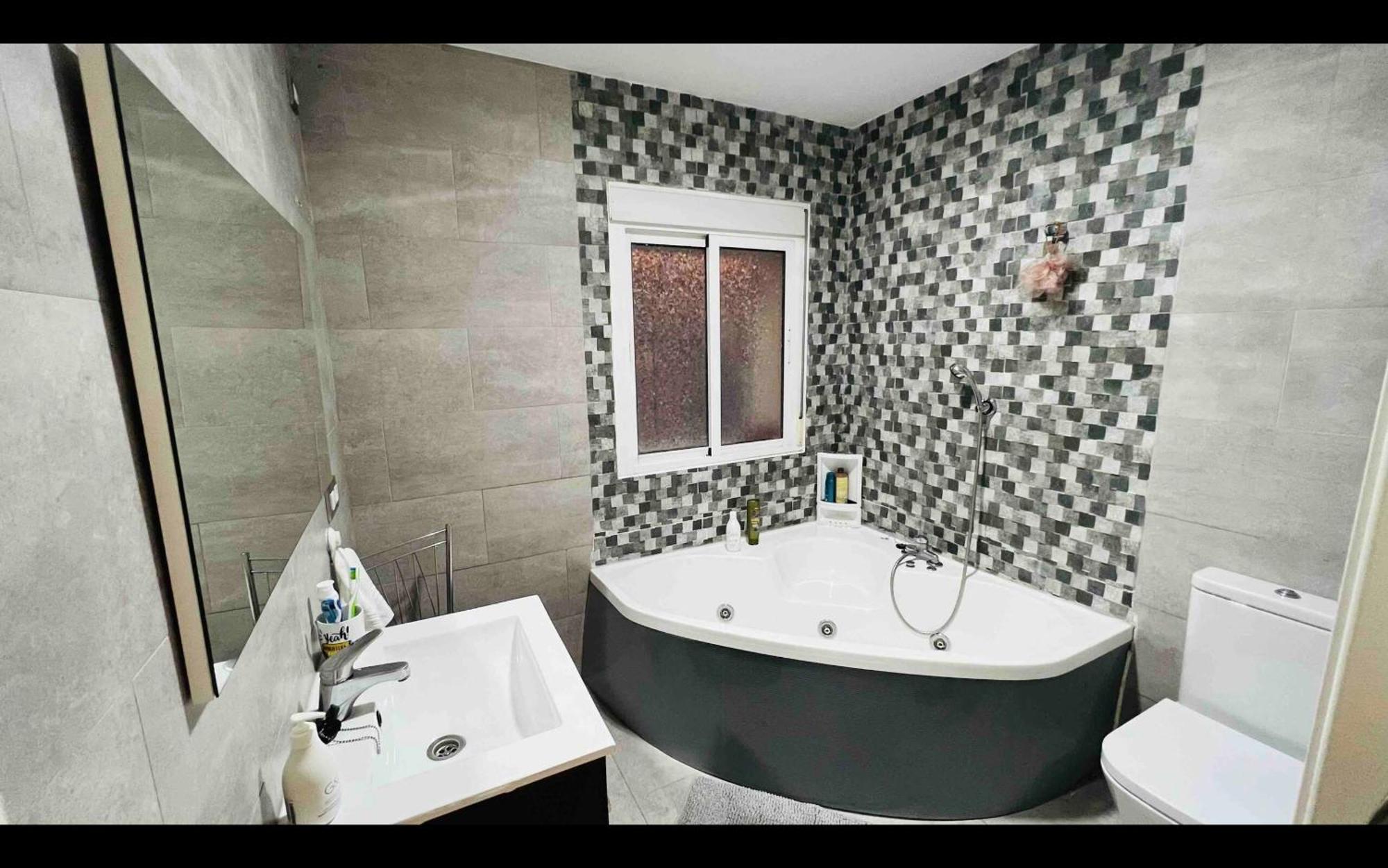 Habitacion Comoda Севиля Екстериор снимка